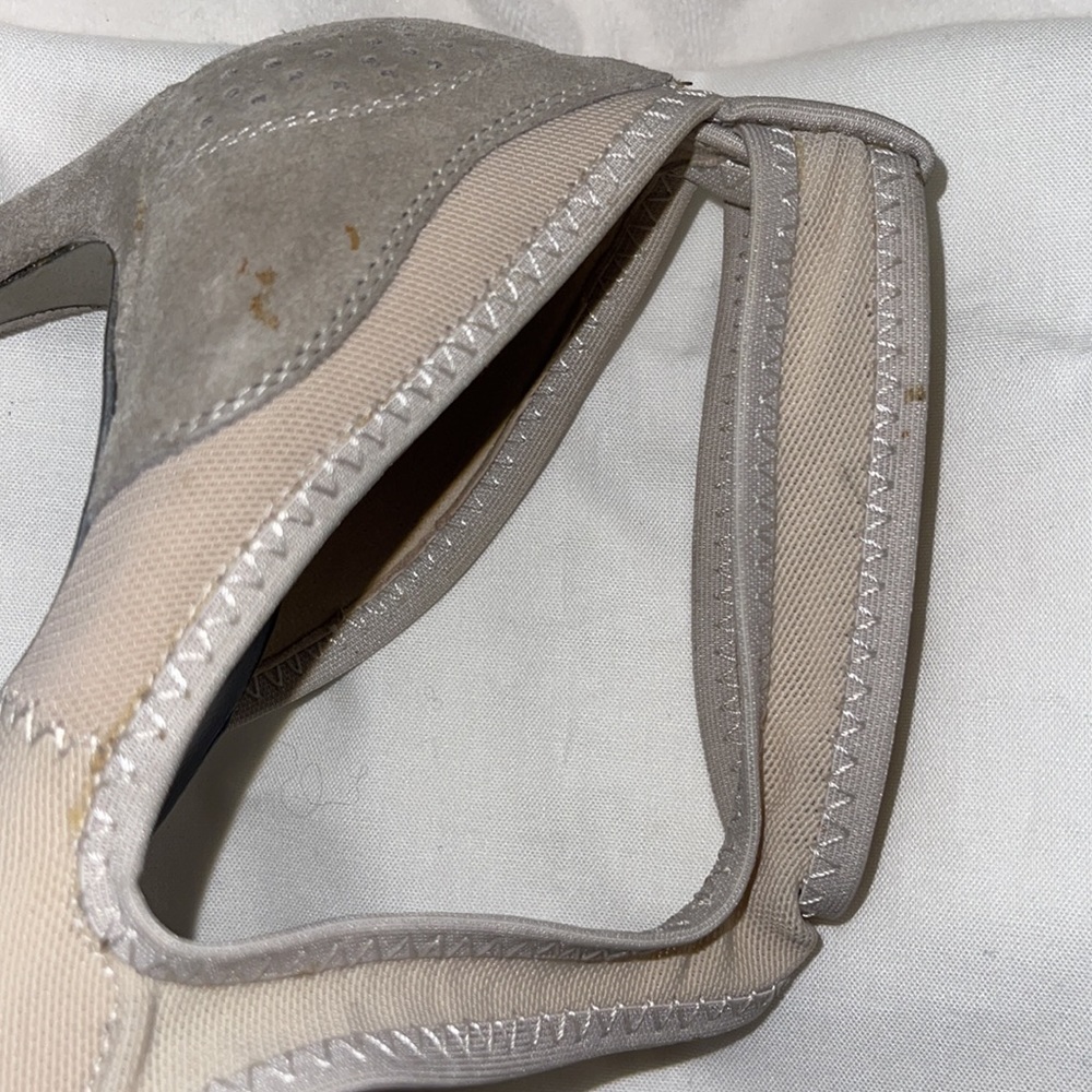 Balenciaga nude dual material heels! Seen on Kim K - Picture 4 of 10